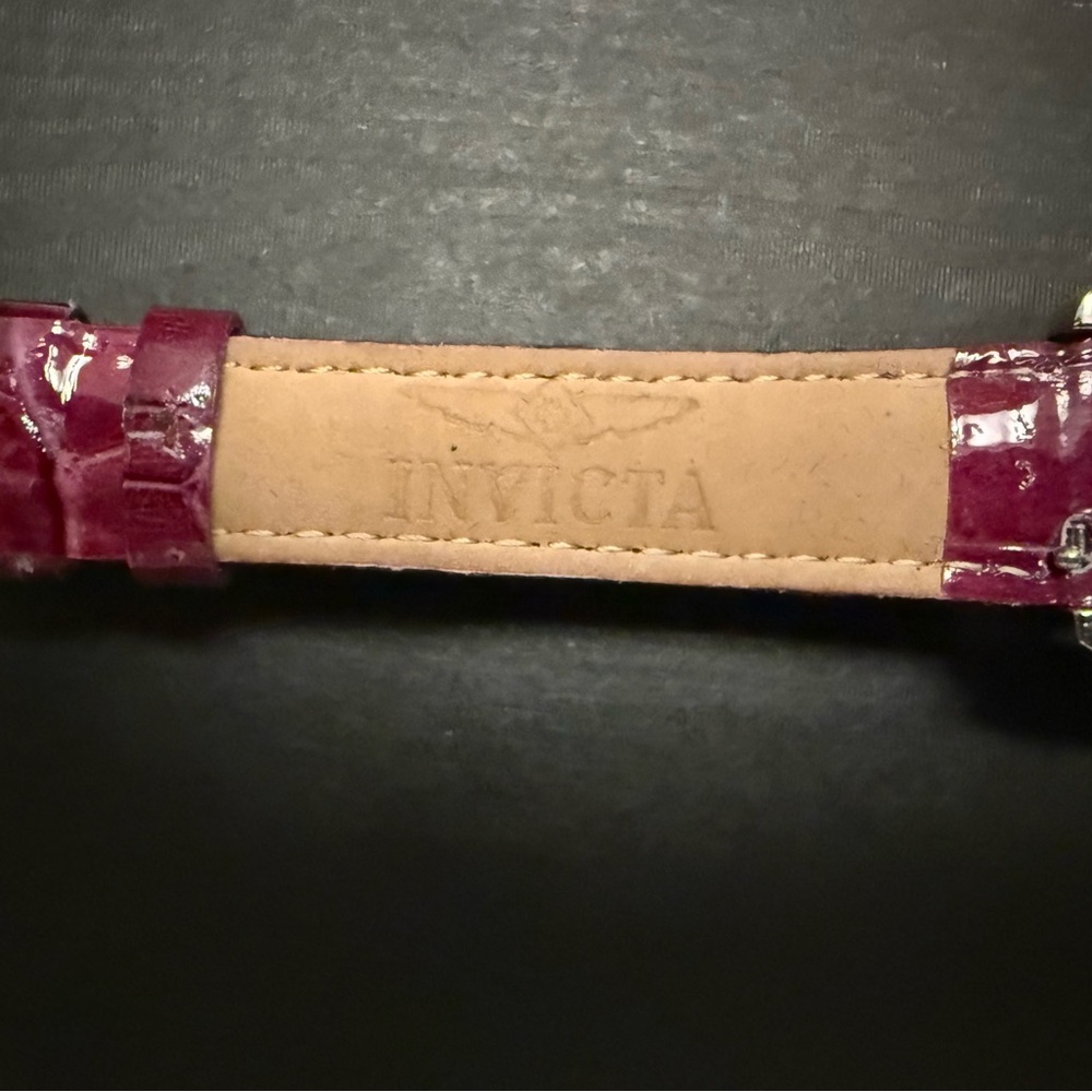 Lady’s Invicta Lupah Watch with 5 Leather Straps. - Picture 5 of 6